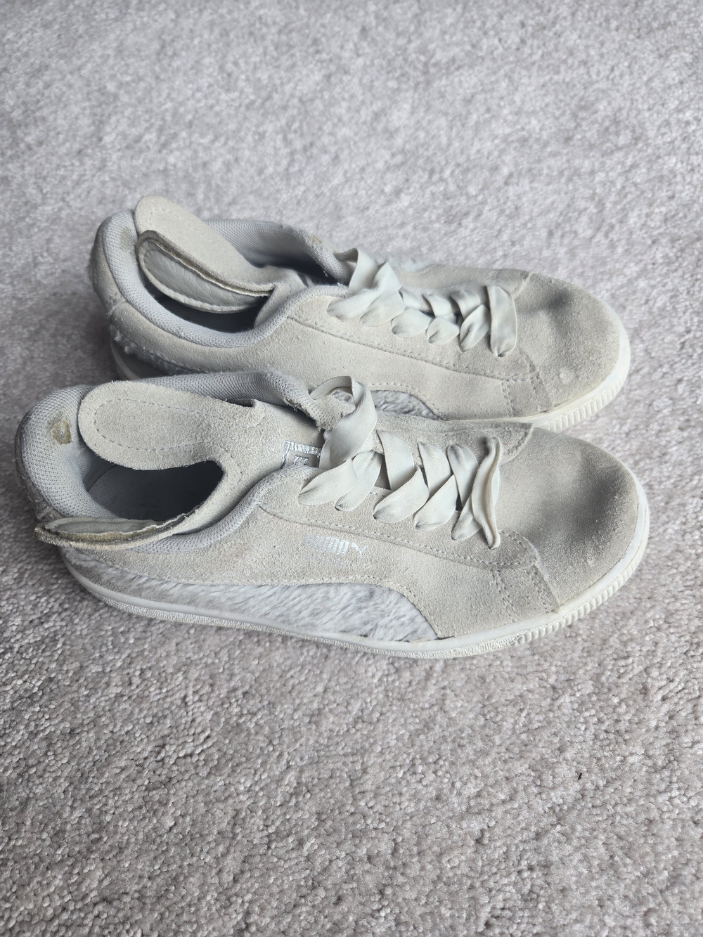 Puma Kids Suede Low-Top Sneakers in Light Gray and White